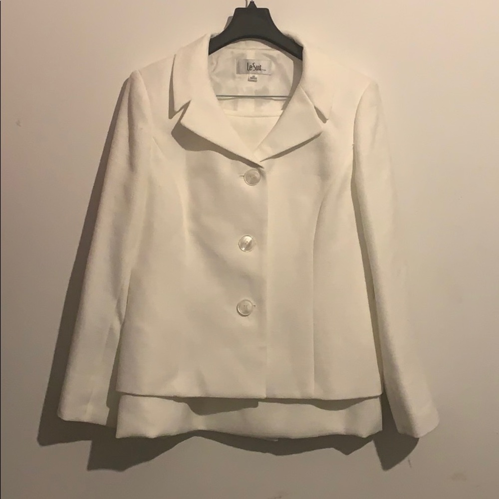 Women’s Le Suit pencil skirt and jacket